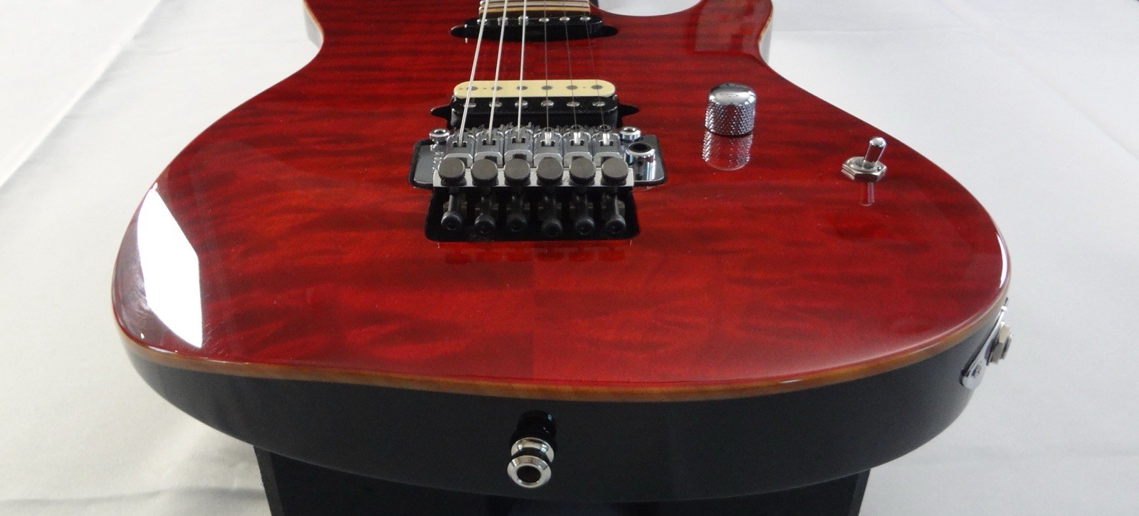 Suhr Modern Trans Red Quilt Maple Top – Roasted Birdseye Neck – Gotoh Floyd Rose