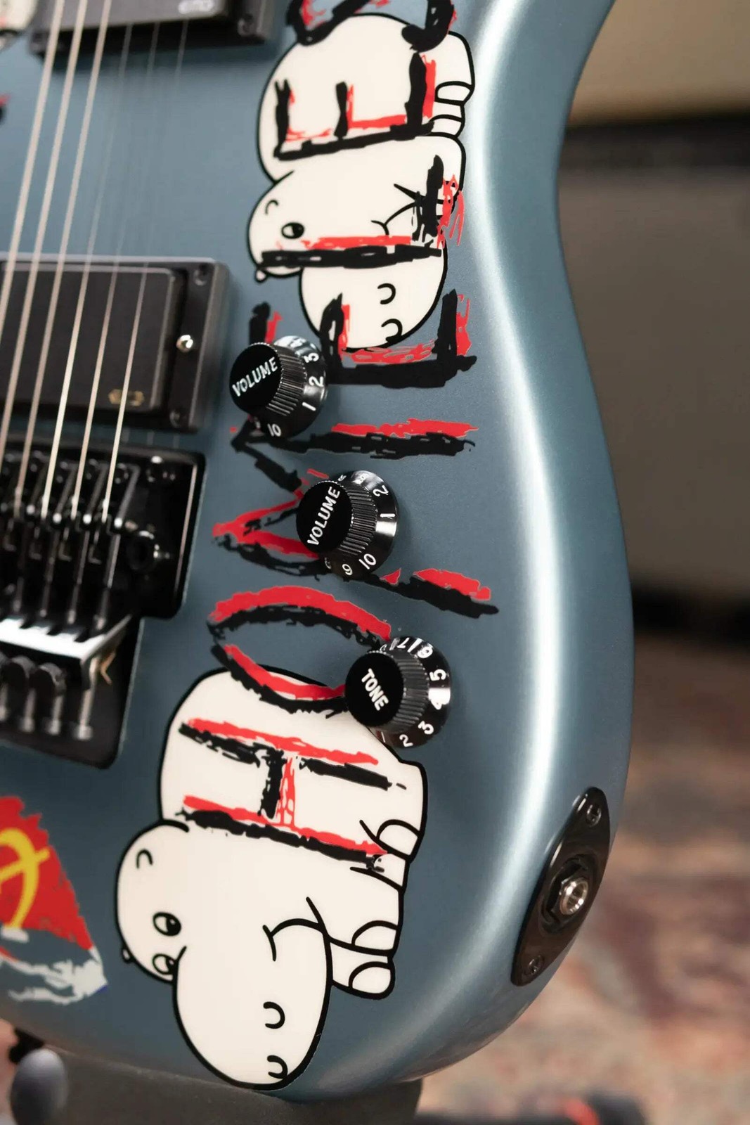 Fender Tom Morello’s “Arm the Homeless” Guitar – Blue Ice Metallic with Hardshel