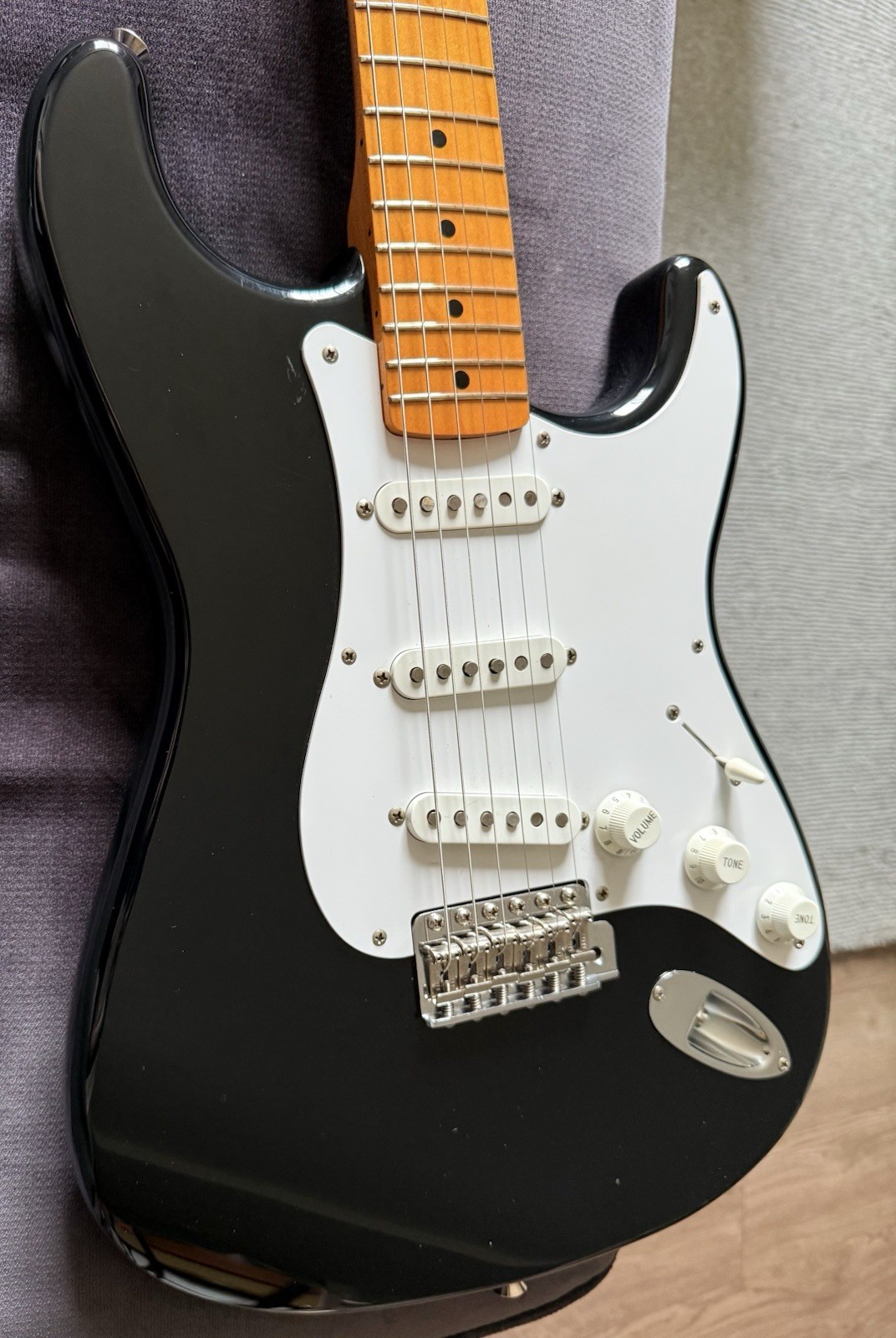 Fender Stratocaster ’57 Vintage Reissue (CIJ) w/ USA Vintage pickups – Black