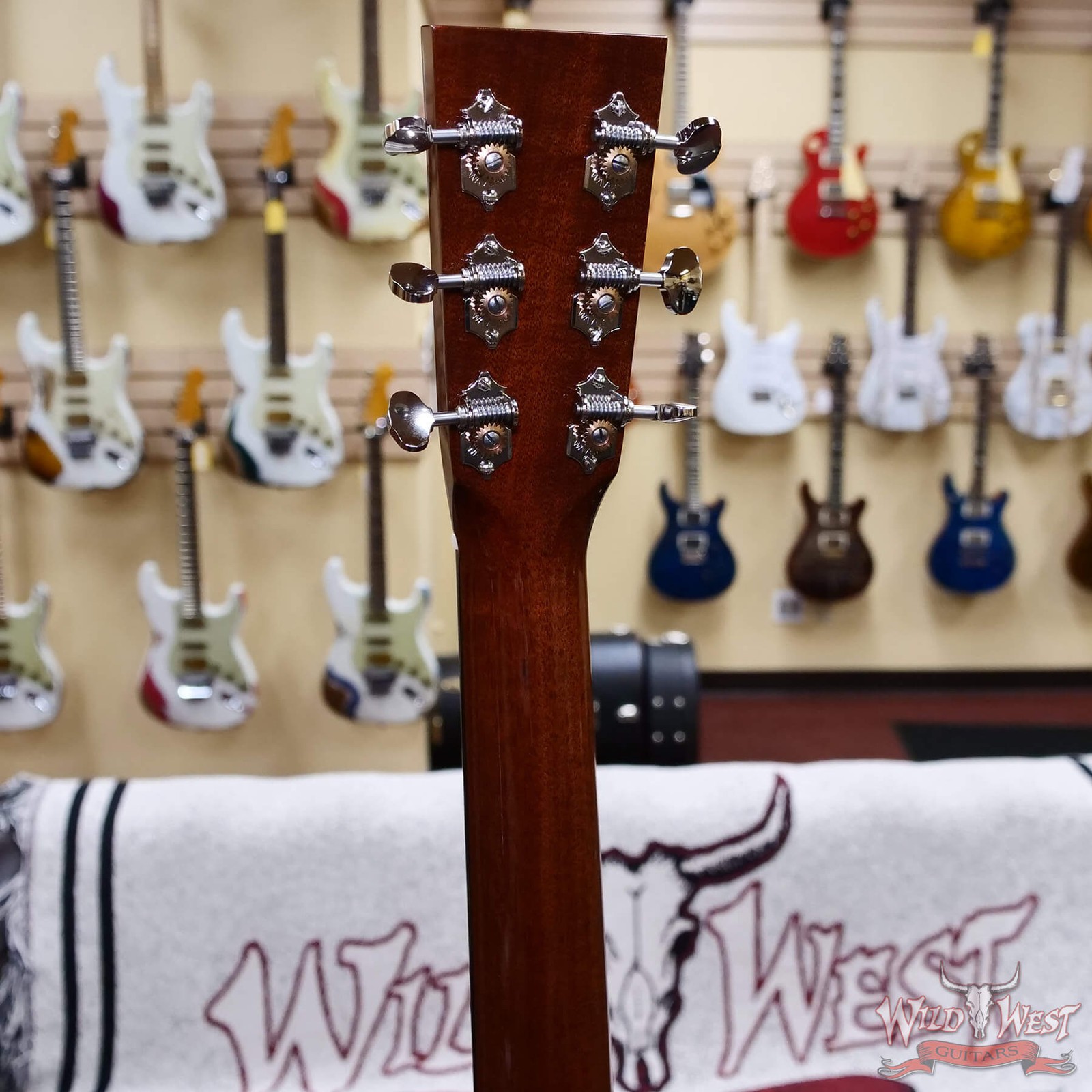Collings D-1 Dreadnought Sitka Spruce Top Honduran Mahogany Back & Sides 4.35lbs