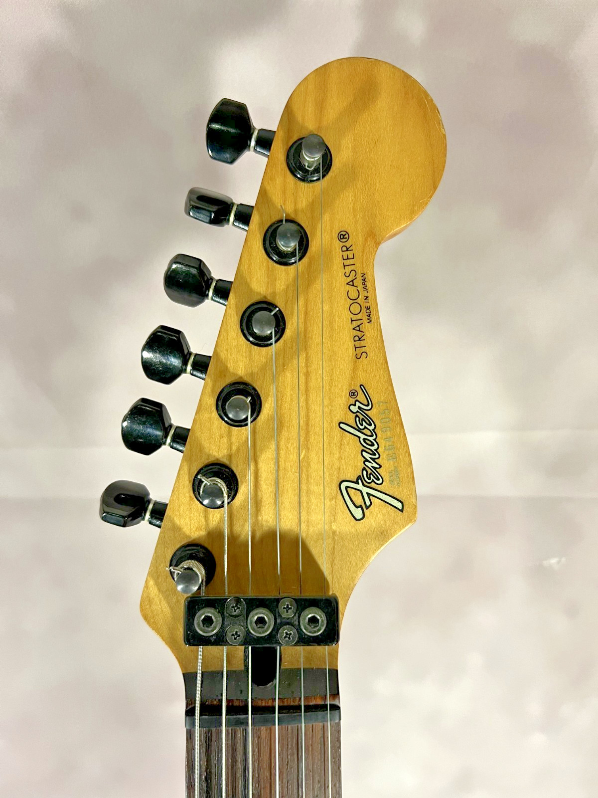 Fender 80’s Contemporary HSS Stratocaster MIJ Translucent Crimson Red