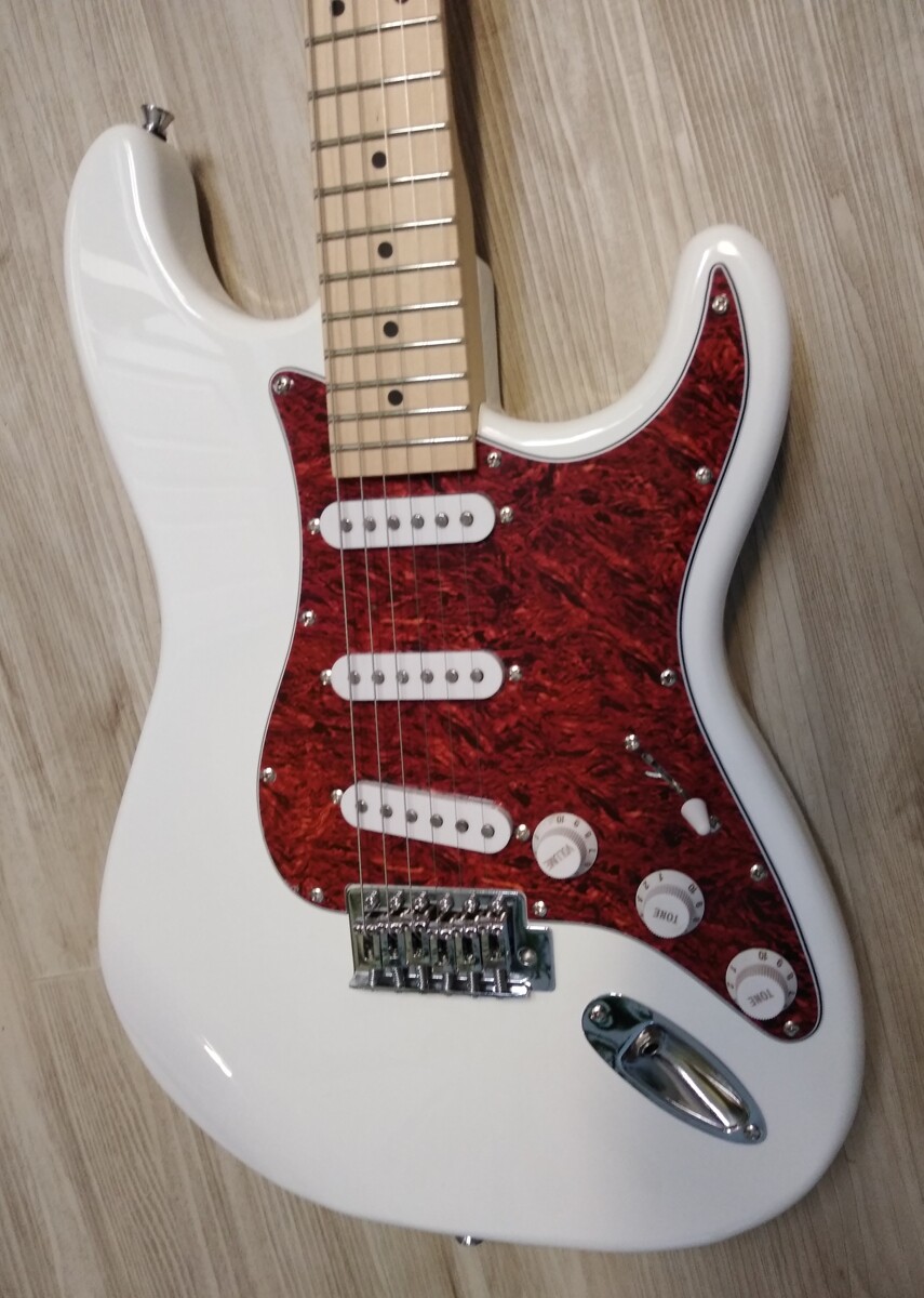 2024 Elite ® Strat Pro Style Guitar ” Classic White “, Hot Z-Mule Pickups®