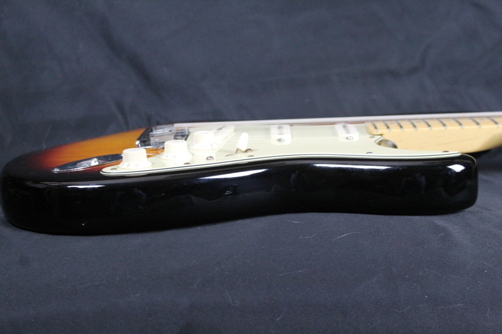 Fender American Deluxe Stratocaster w/ Noiseless Pickups, S1 Switch & HSC *NICE*