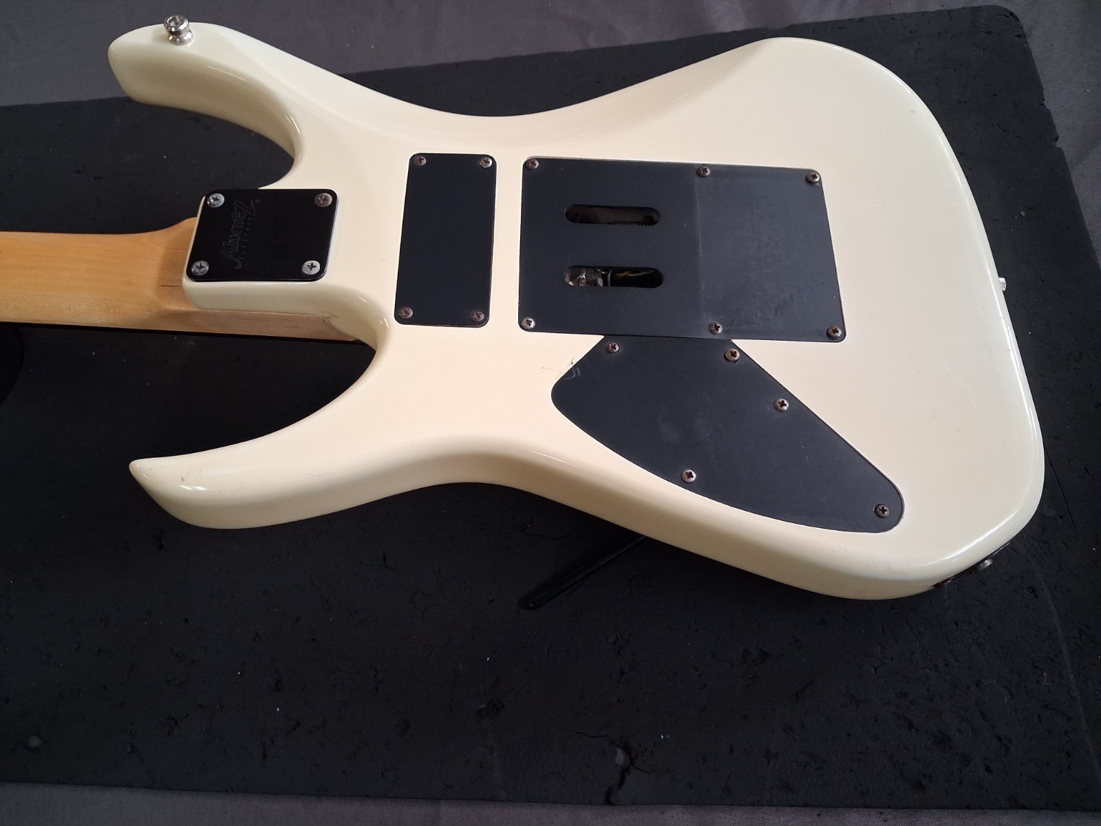 Alvarez Dana II Triple Force Cream/White W/Scoop Neck *** FREE SHIPPING ***