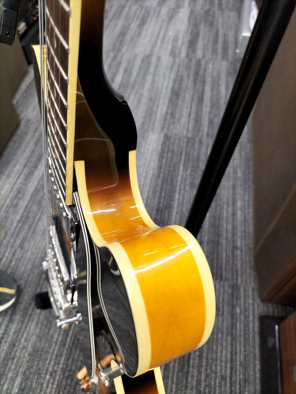 BUNNY Semi Acoustic Guitar Rsa-65 Used