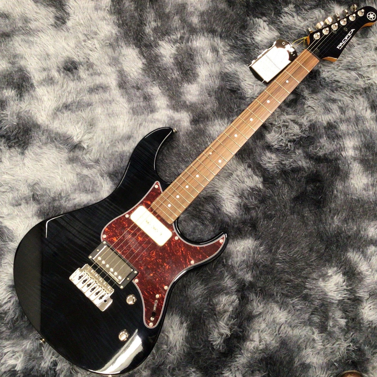 YAMAHA YAMAHA PACIFICA611VFM TBL Trancelucent Black 3.67kg