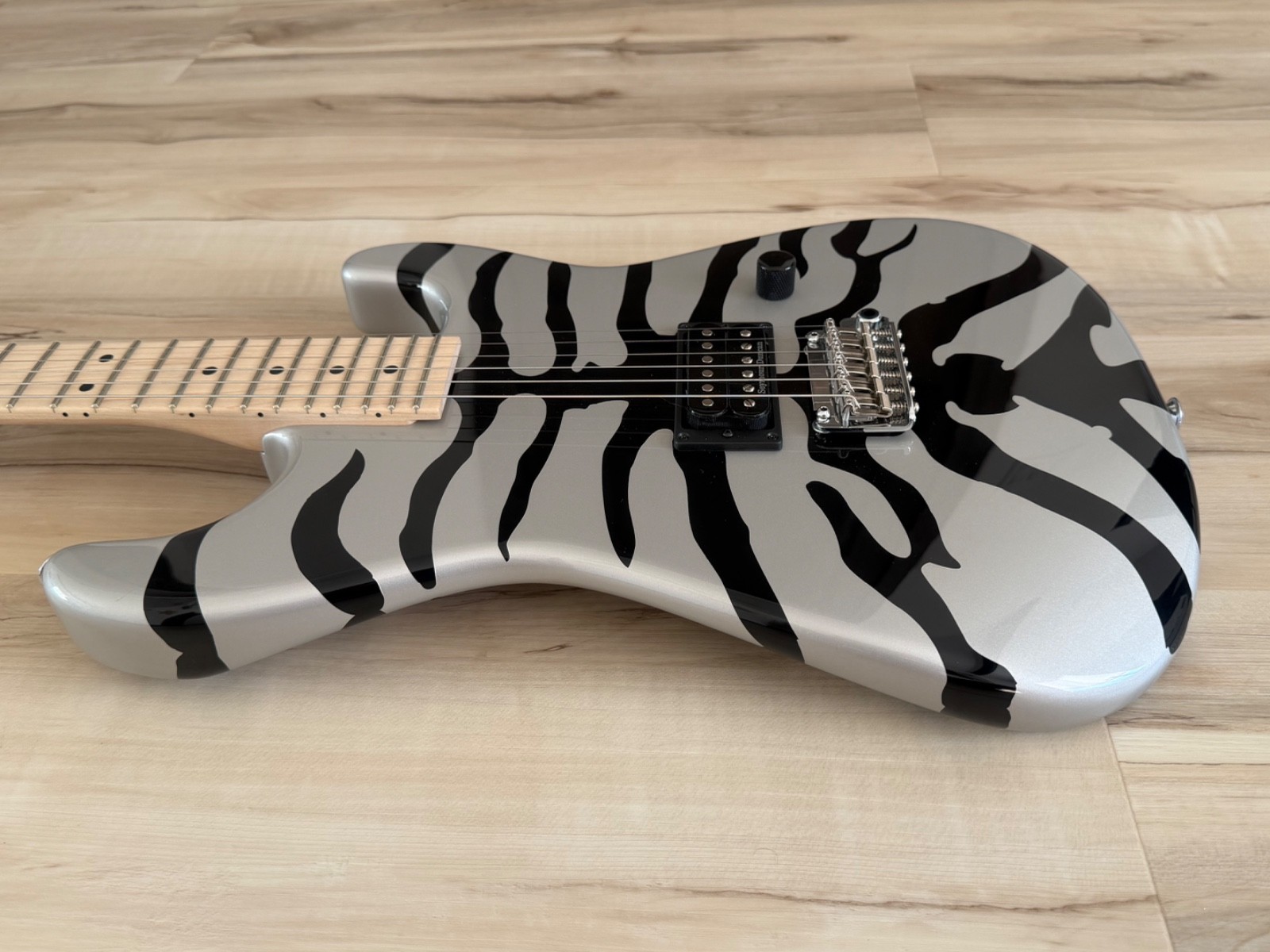 Charvel Limited Edition Super-Stock SD1 H 2PT electric guitar- Silver Bengal