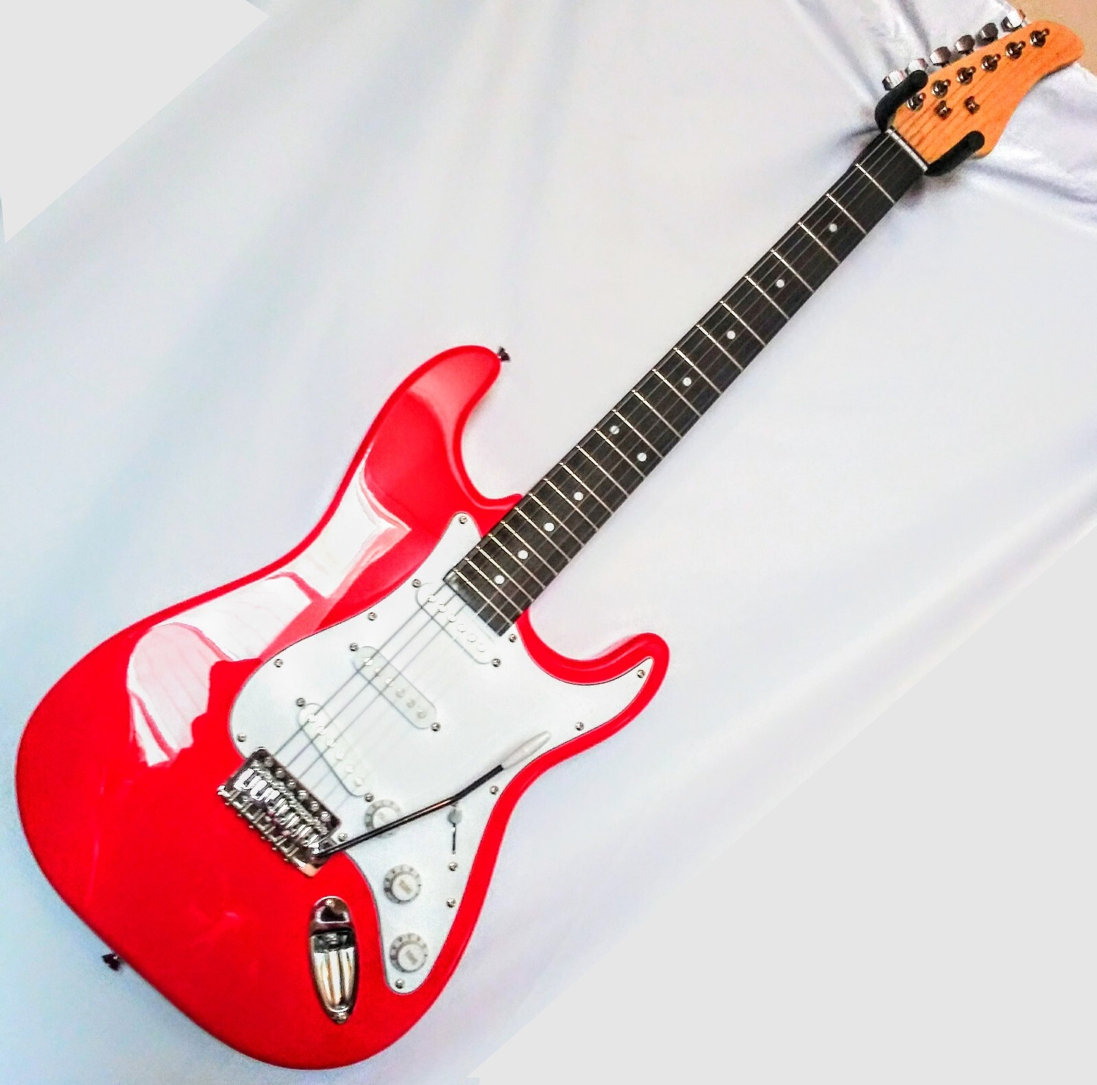 🎸PROS or BEGINNERS!🎸S Style Electric Guitar +Soft Case/Gig Bag +Strap +Cable!