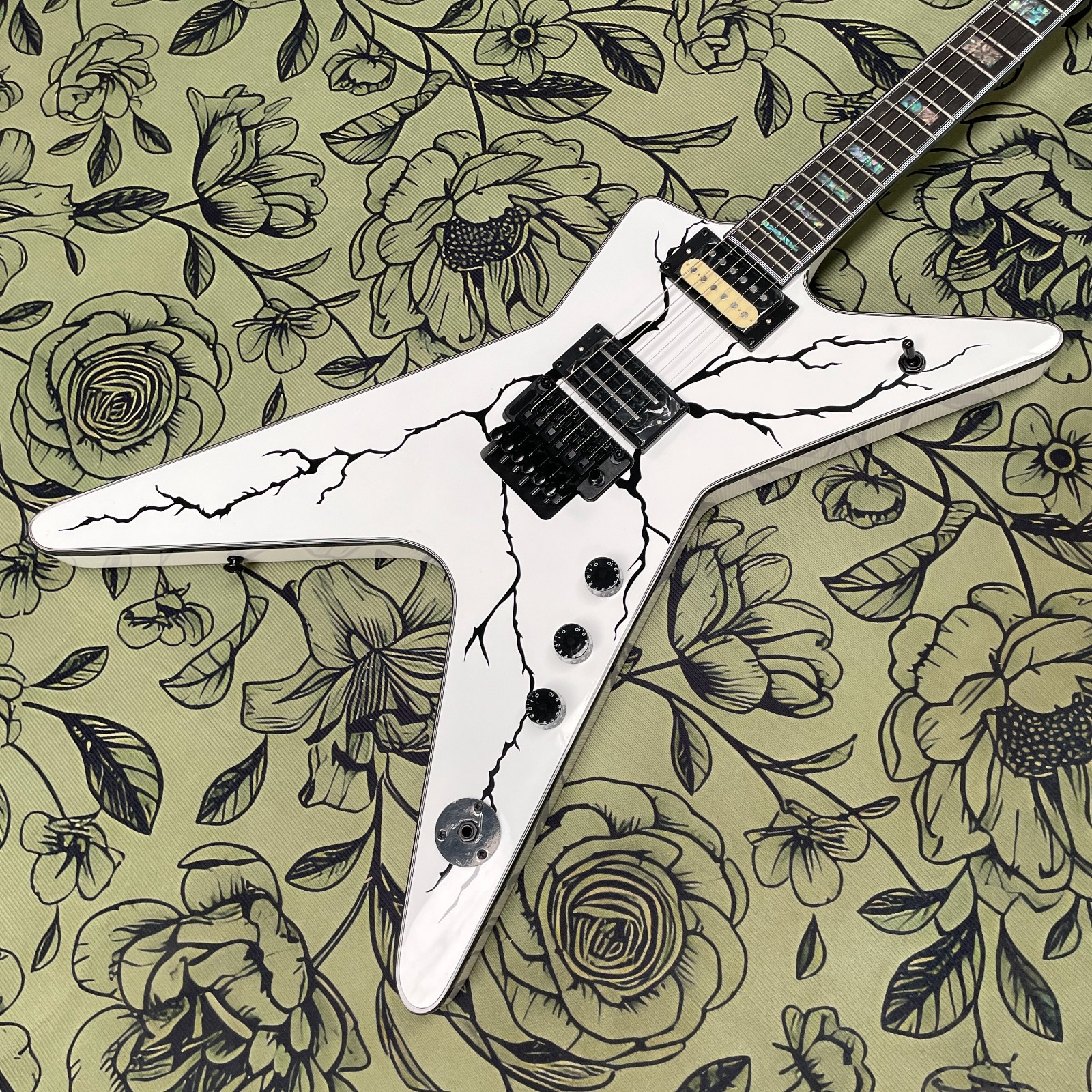 White Dime Washbun Electric Guitar Rosewood Fretboard Rare Black Lightning F/S