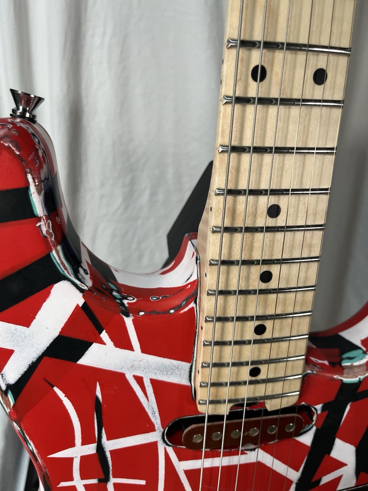 EVH CUSTOM BUILT TRIBUTE GUITAR