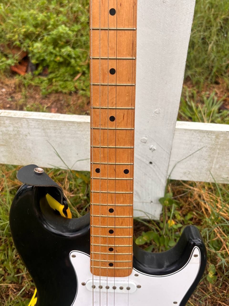 Silvertone SS11 Electric Guitar Missing One String Good Fast Shipping PH9