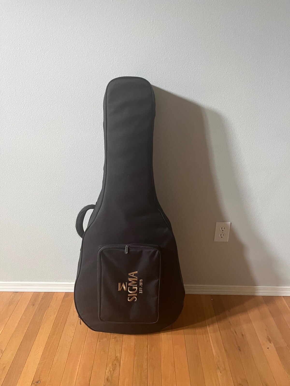 Left-Handed Sigma Grand Jumbo with Electronics, Maple back&sides , spruce top