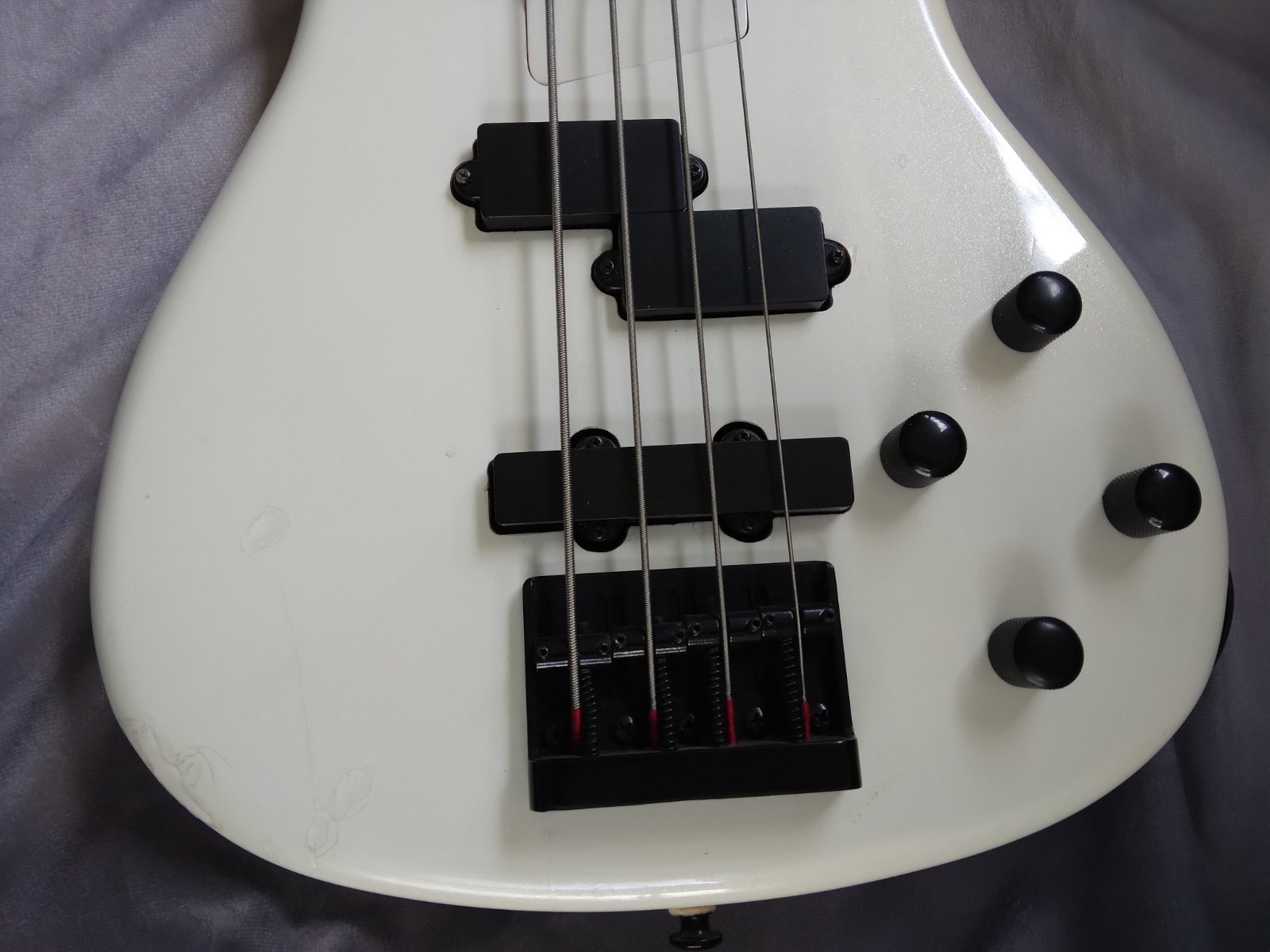 Rogue, Pearl White, Model LX200B Bass Guitar, Full Scale. Made in Korea.