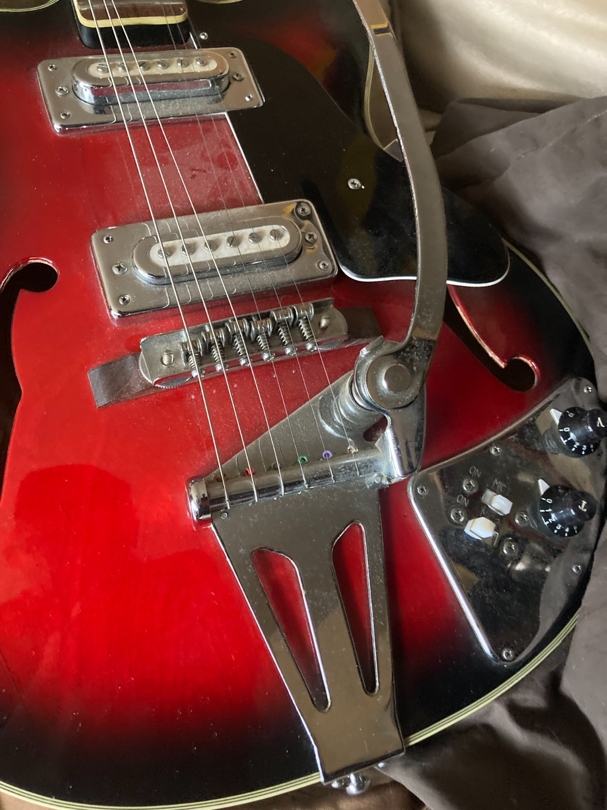 Vintage Red Sunburst Heit Guitar Dual Single Coil Pickups Hollow Body NO CASE