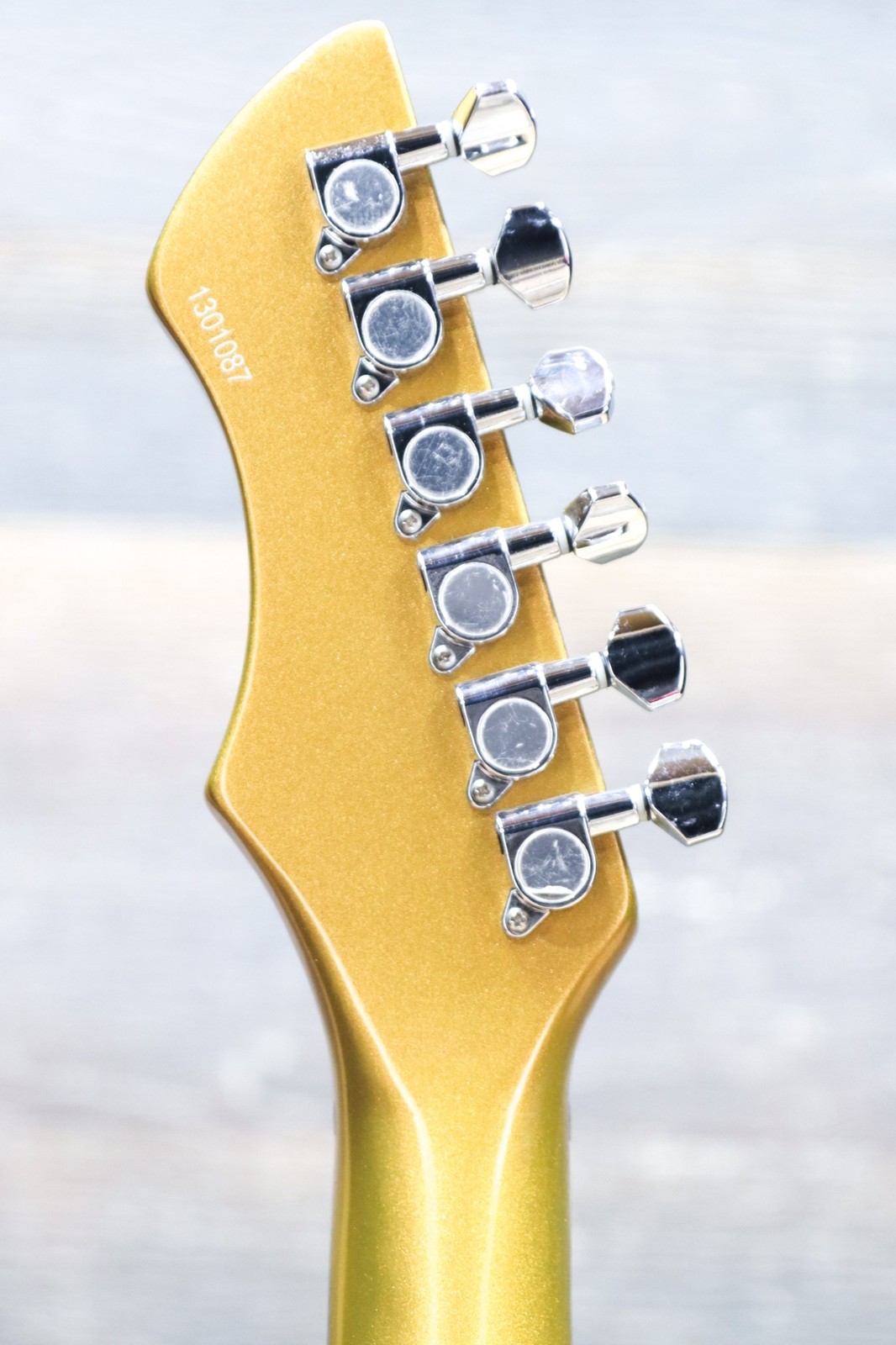 Eastwood Guitars Stormbird Gold Solid Basswood Body El. Guitar w/Bag #1301087