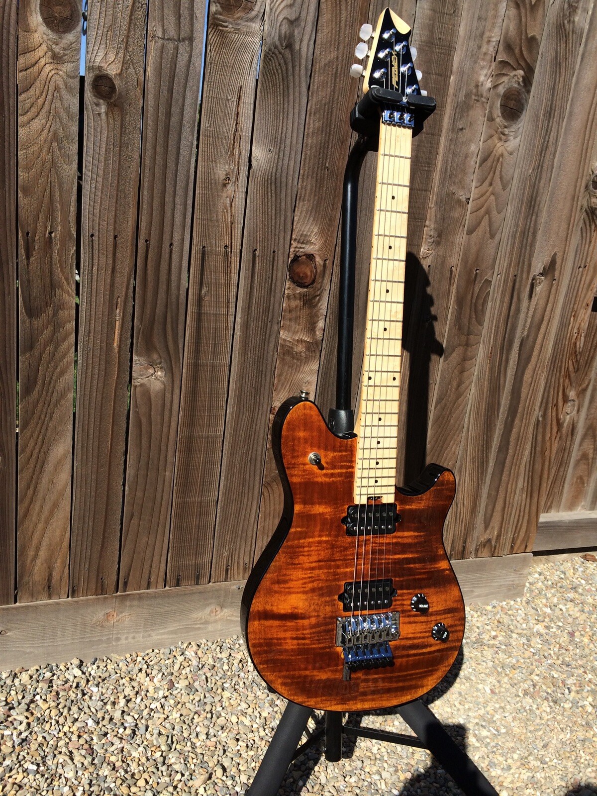 Peavey WOLFGANG “Custom Deluxe” TIGER EYE FLAME TOP Guitar (unboxed) 04′ EVH