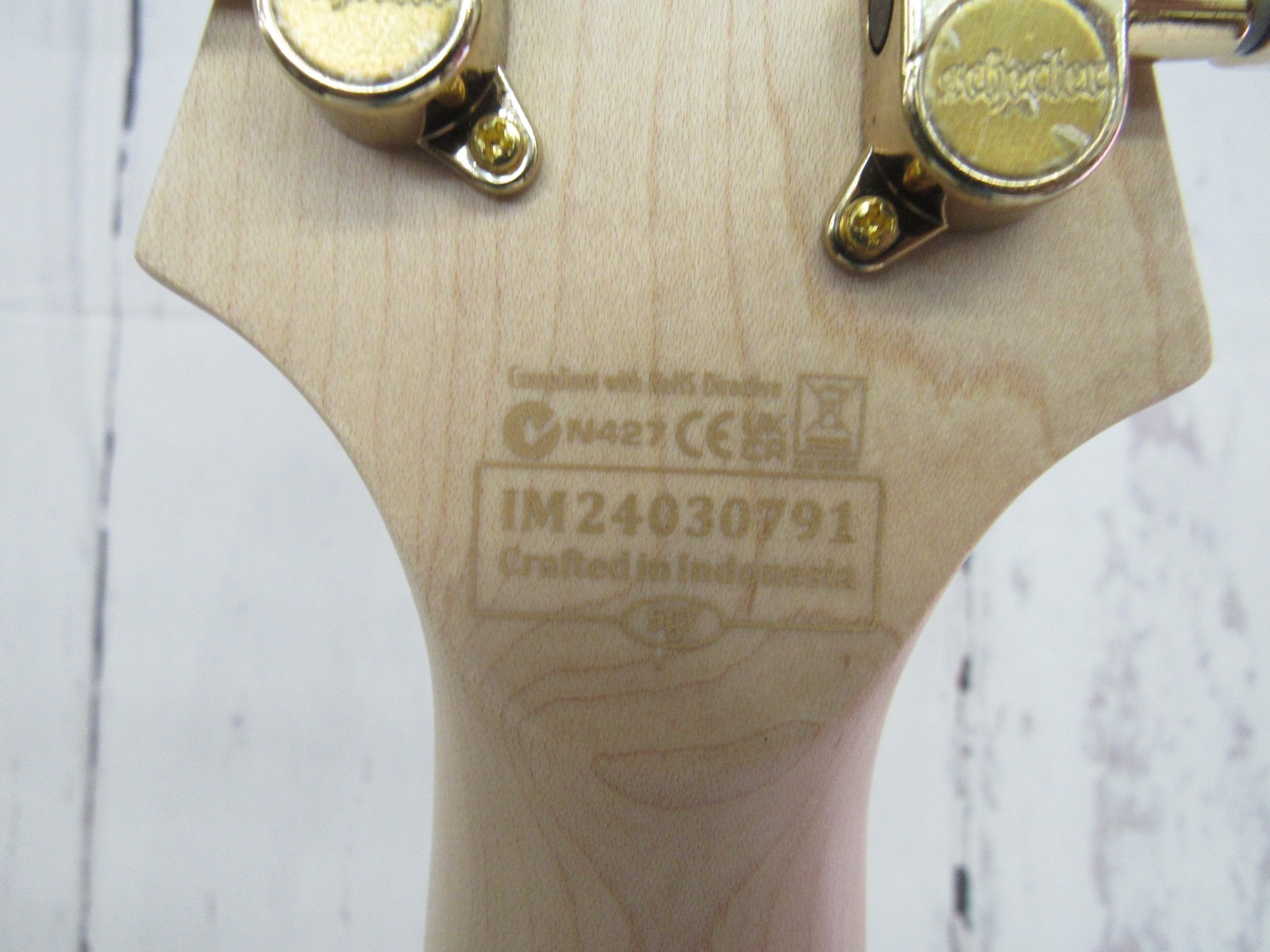 Schecter Omen Extreme-6 Electric Guitar – Natural w/ Wolfpak Polyfoam Case
