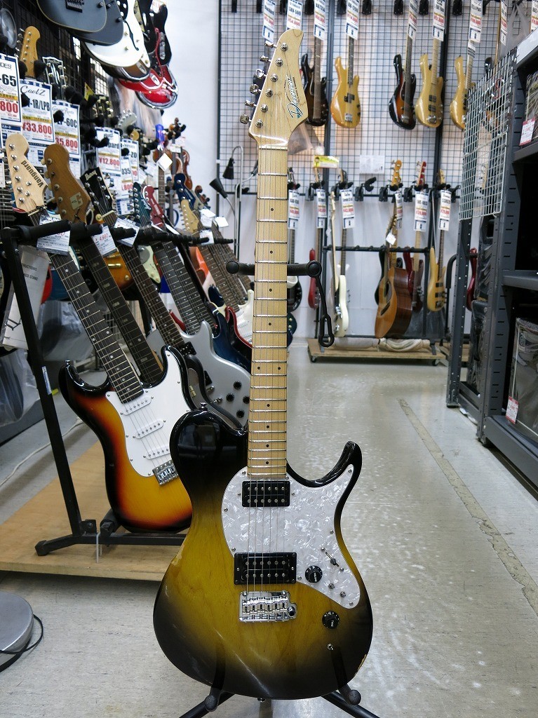 Electric Guitar Deceiver aH-102M Sunburst S/N I10010 with Gig Bag Sold As Is