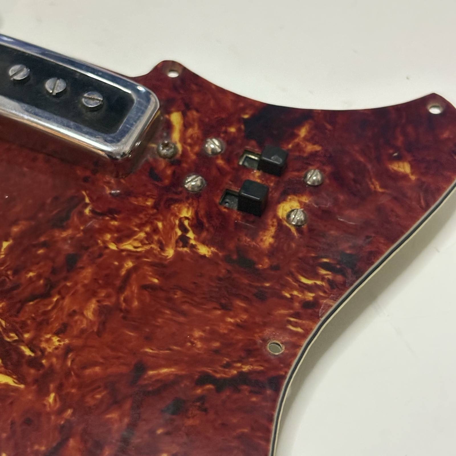 VINTAGE 60s SORRENTO KINGSTON ELECTRIC GUITAR Tortoise Pickguard & Pickups