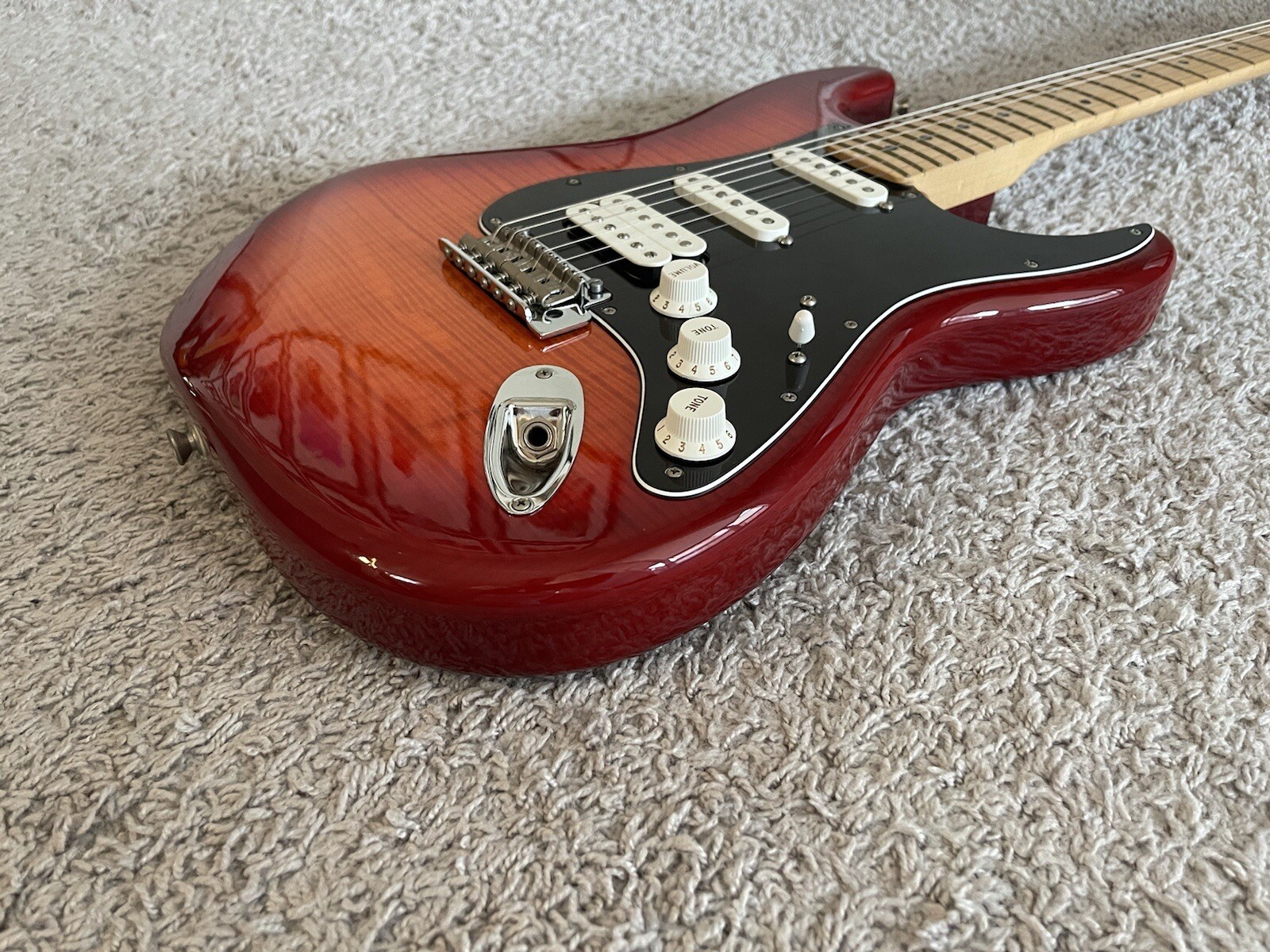 Fender Player Stratocaster HSS Plus Top 2019 MIM Cherry Burst Maple Neck Guitar
