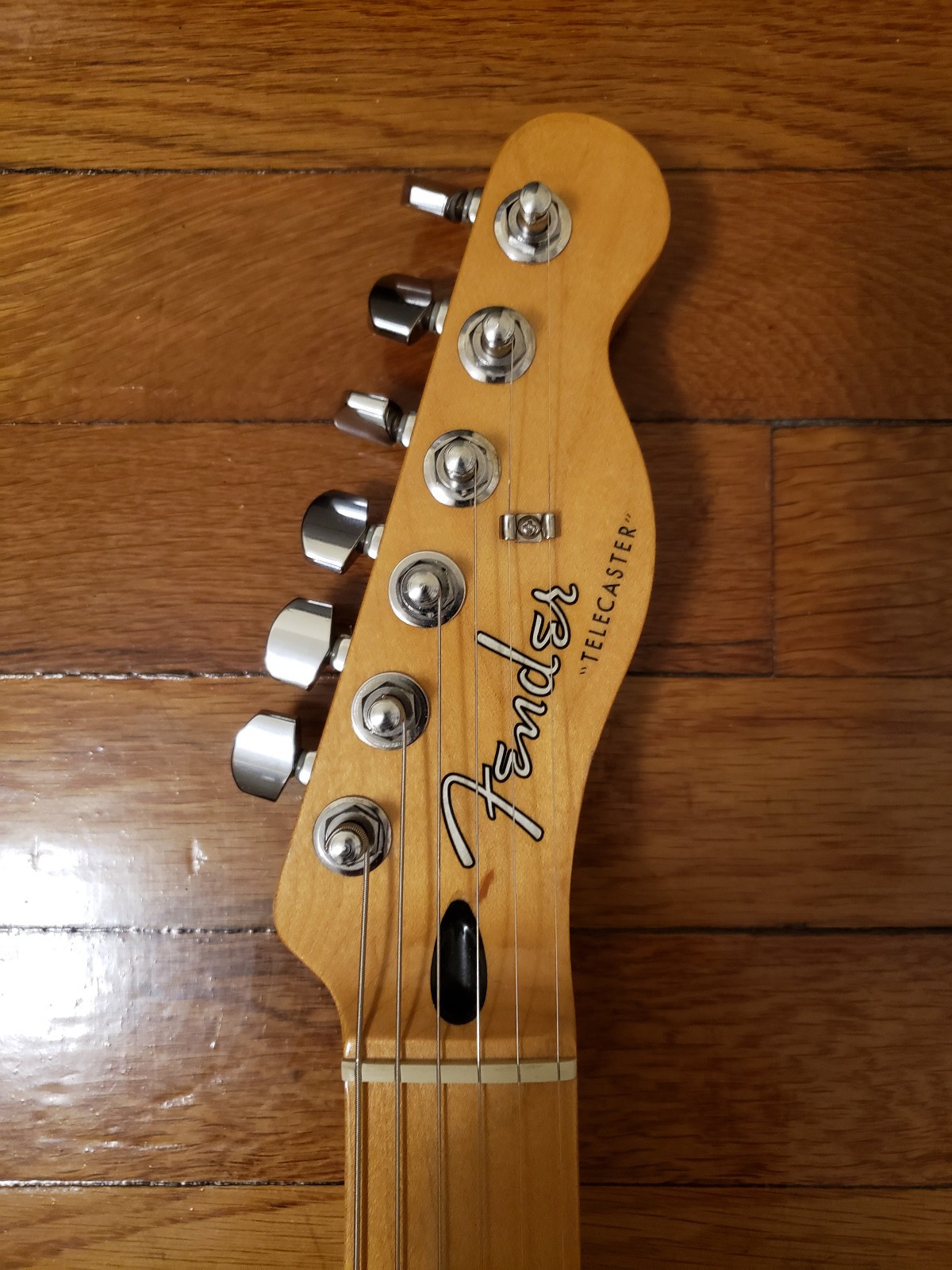 Fender ’72 Telecaster Deluxe FSR in Candy Apple Red