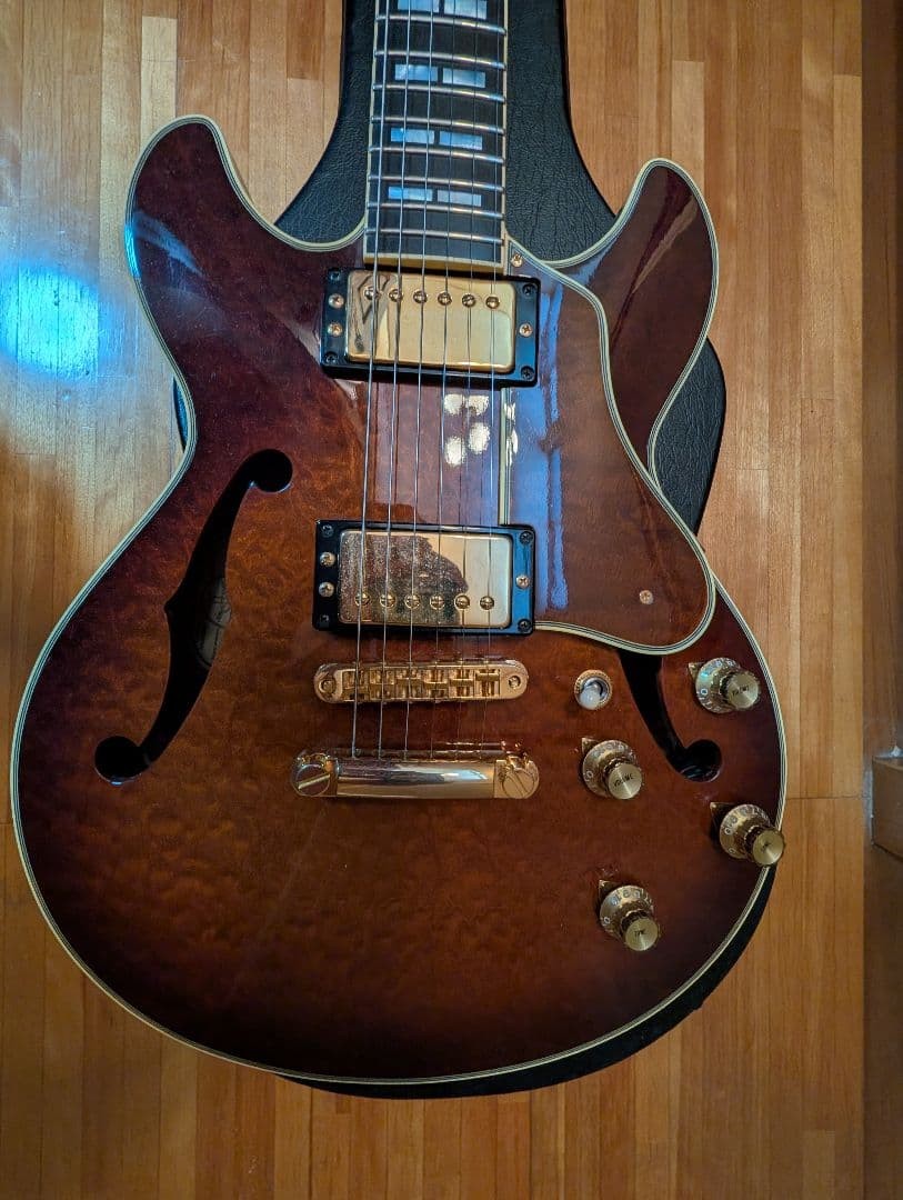 YAMAHA SAS1500 Semi-Hollow Guitar with Hard Case