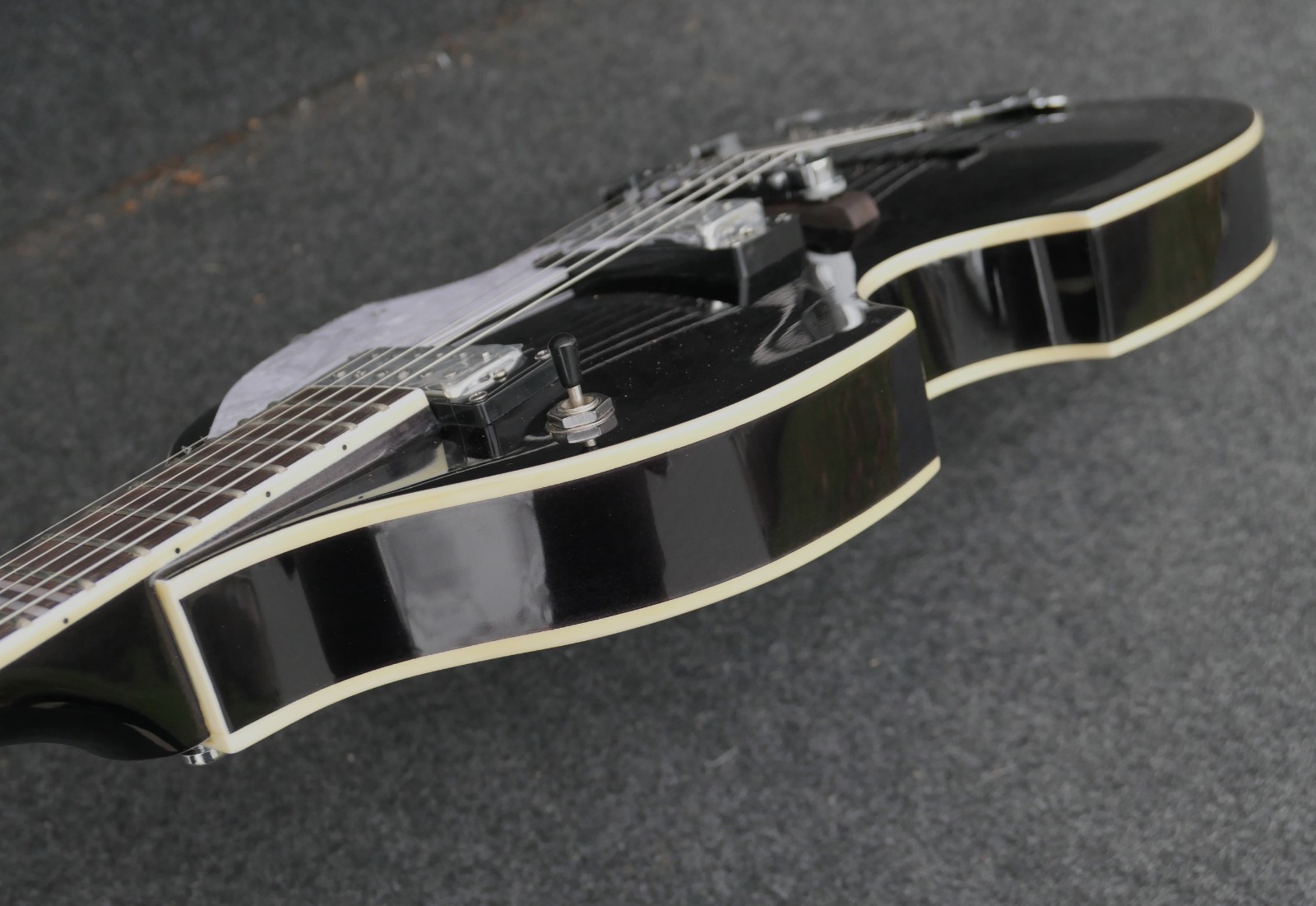 HOFNER HI-459-PE TBK BLACK IGNITION SERIES 6 STRING VIOLIN GUITAR