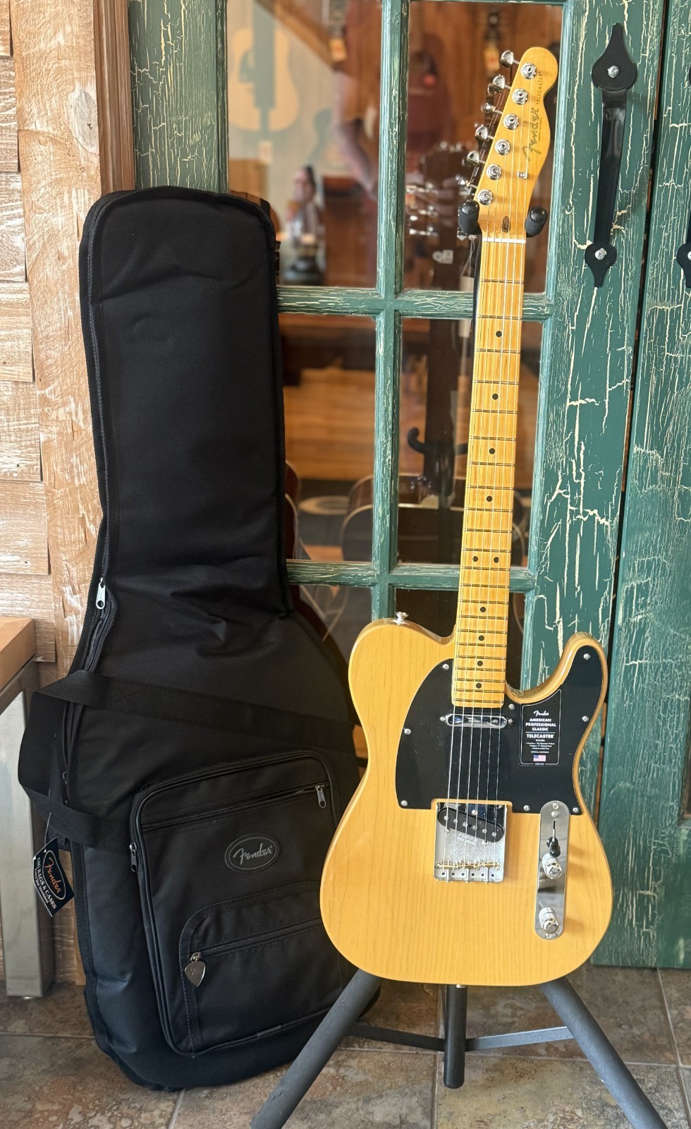 Fender American Pro Classic Telecaster Butterscotch Blonde With Premium Gig Bag