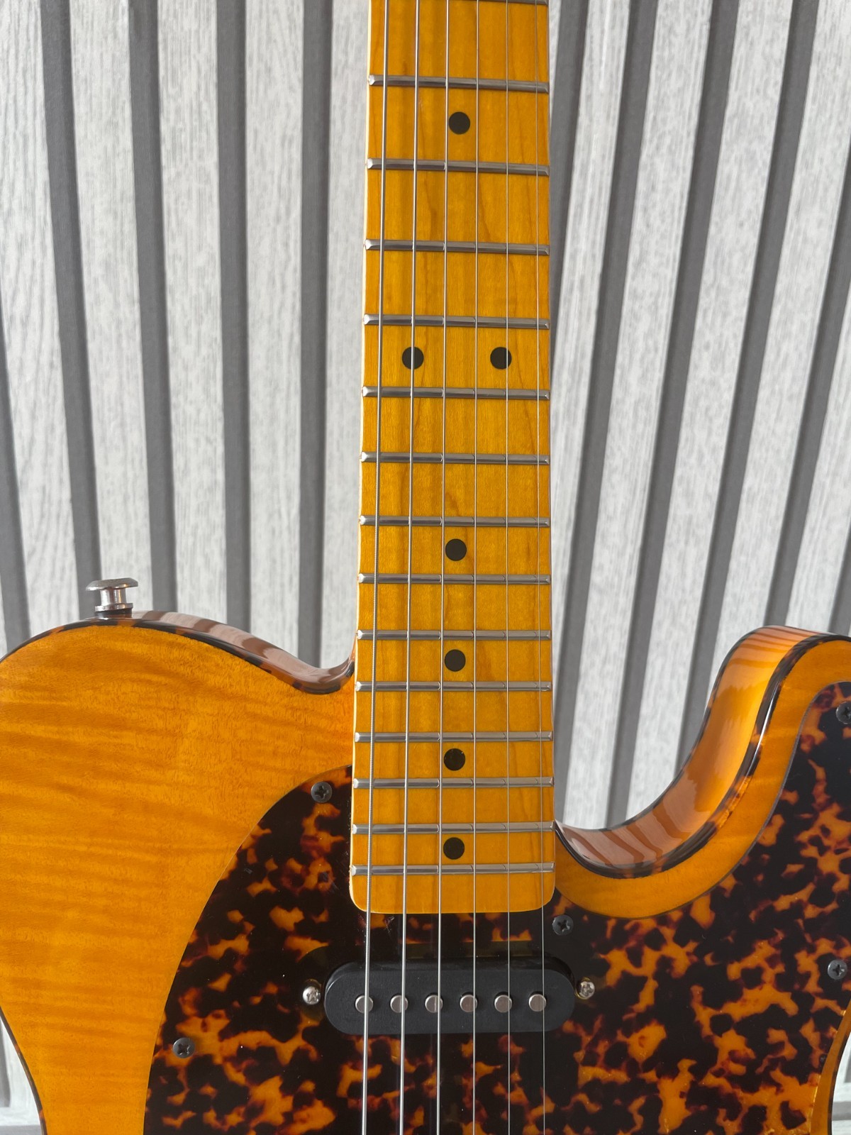 Amber Yellow Flame Maple Top Electric Guitar Leopard Pattern Pickguard Dual Red
