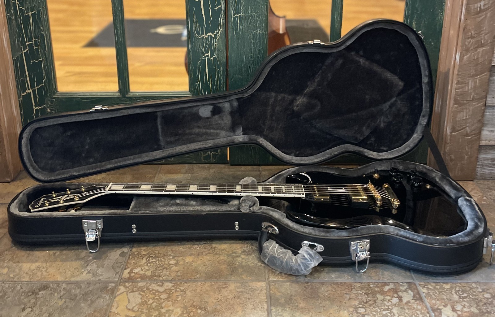 Epiphone Inspired By Gibson SG Custom HH Electric Guitar Ebony Epi SG Hard Case