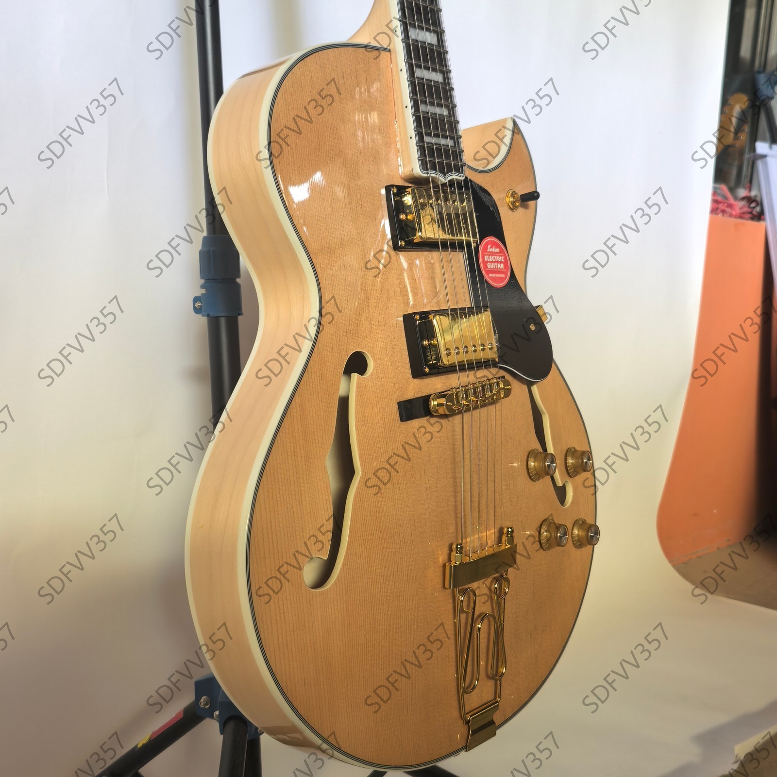 Elegant Natural Wood Archtop Hollow Electric Guitar Gold Hardware HH Pickups