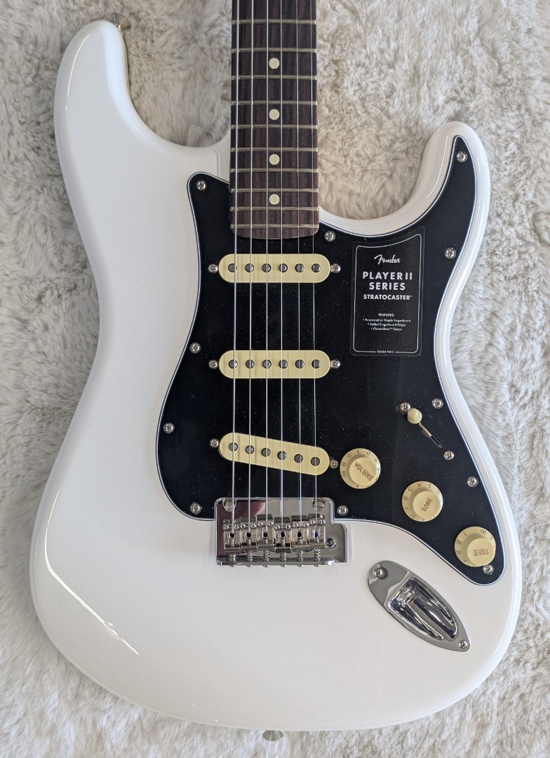 Fender Player II Stratocaster, Rosewood Fingerboard, Polar White Finish – MIM