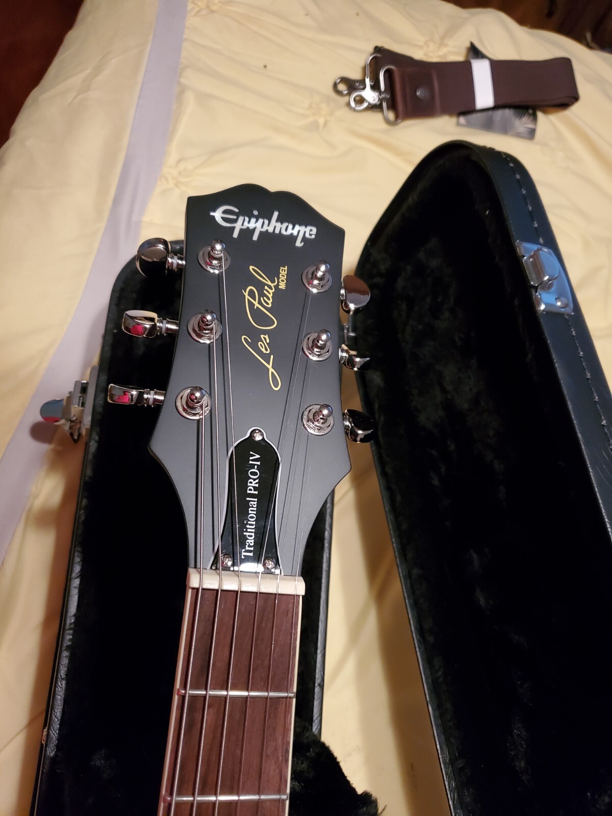 Epiphone Les Paul Traditional Pro WornPacific Blu Hard case Excellent Condition