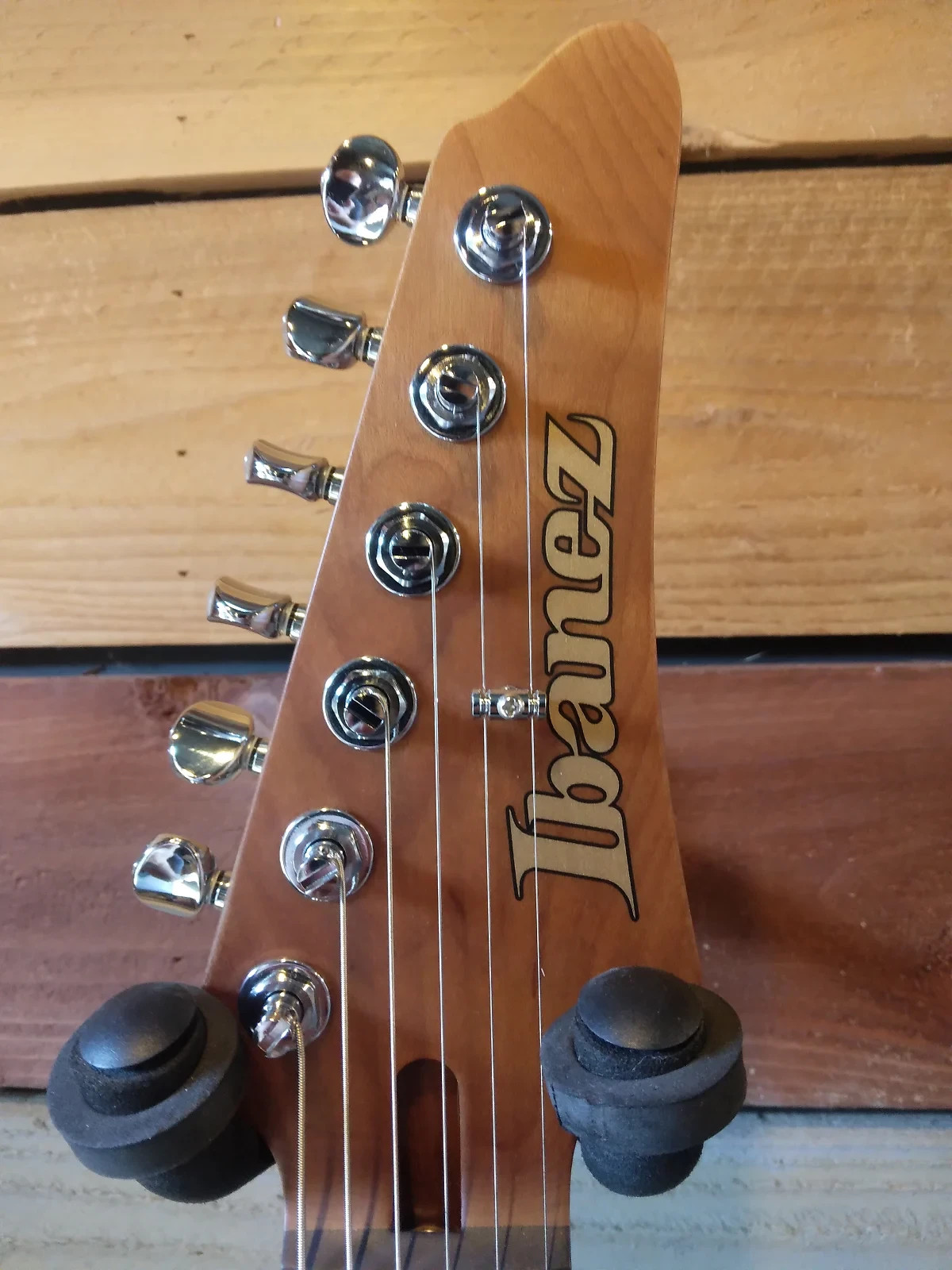 Ibanez – AZ2203N | AZ Prestige Series Electric Guitar / Black Gloss