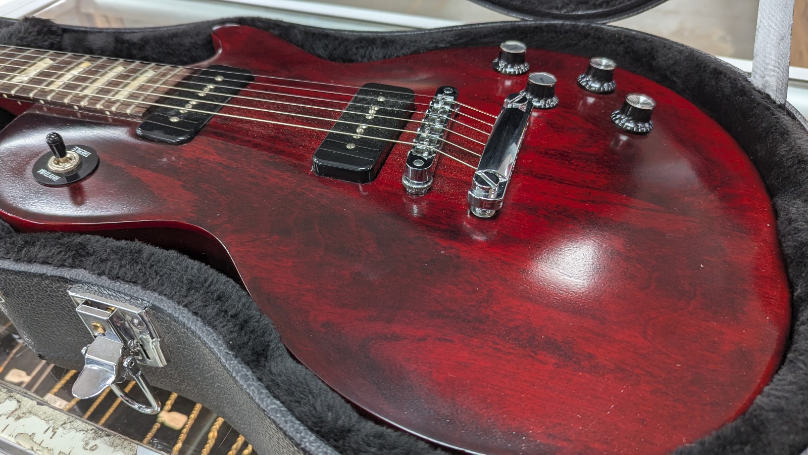 Gibson Les Paul Modern Studio Electric Guitar – Wine Red Satin