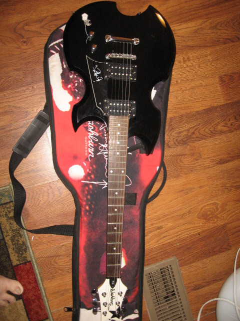 Guitar KISS Paul Stanley Washburn PS 80-Autographed Collectors Guitar
