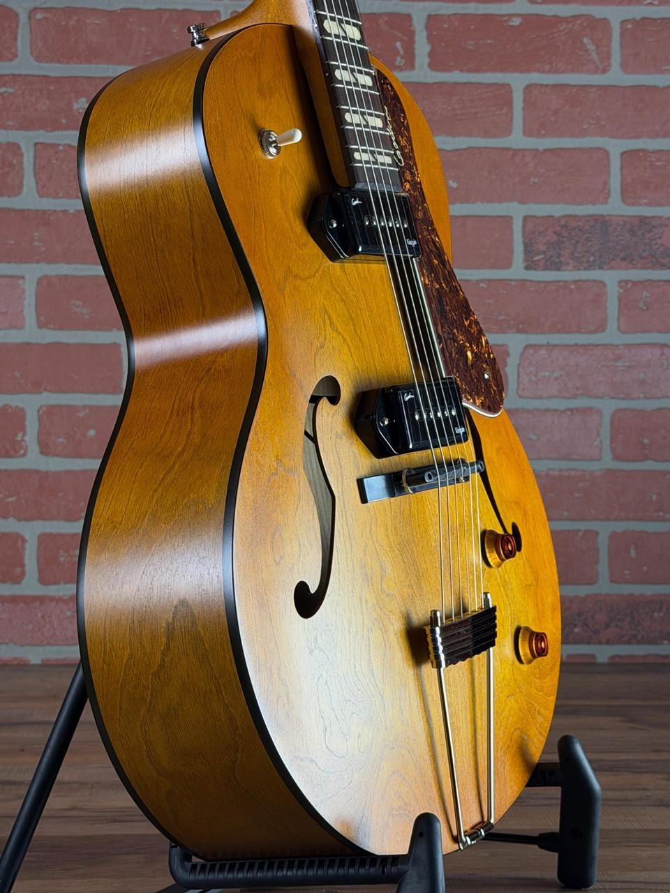 Godin 5th Avenue Jumbo P90 Hollow-Body Electric Guitar – Harvest Gold