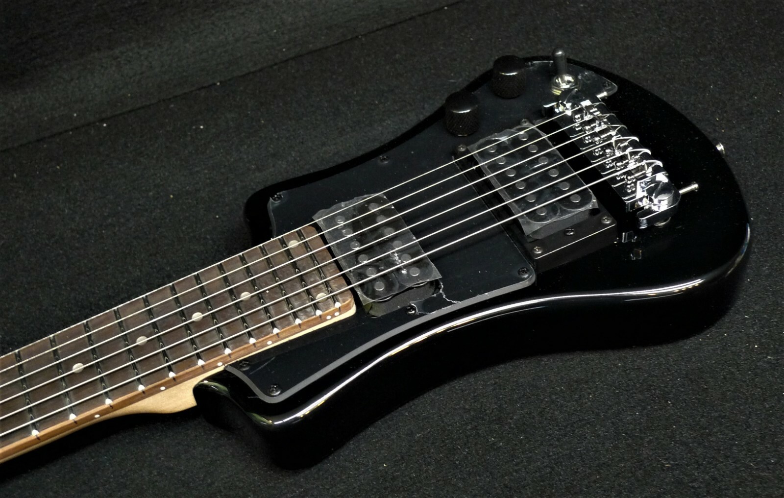 HOFNER HCT-SH-D-BK SHORTY DELUXE TRAVEL Electric Guitar 2 PICKUPS Color is BLACK