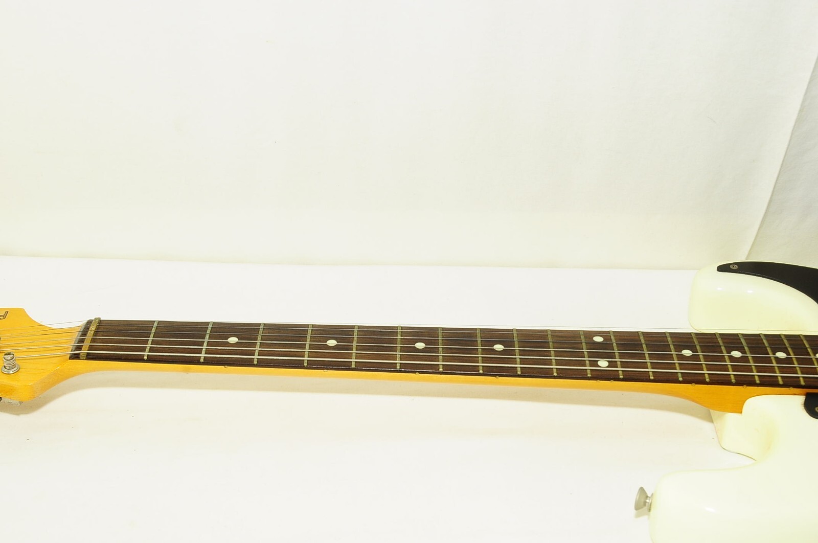 Fernandes the Revival Custom body 1980’s Electric Guitar hard case Ref. No 5354