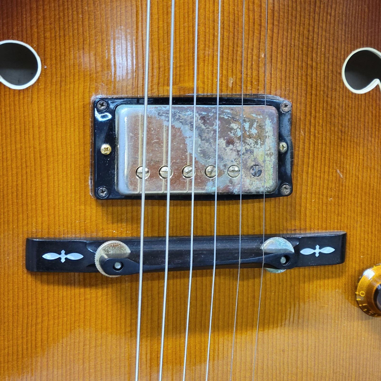 1980 Gibson Super V CES – Sunburst