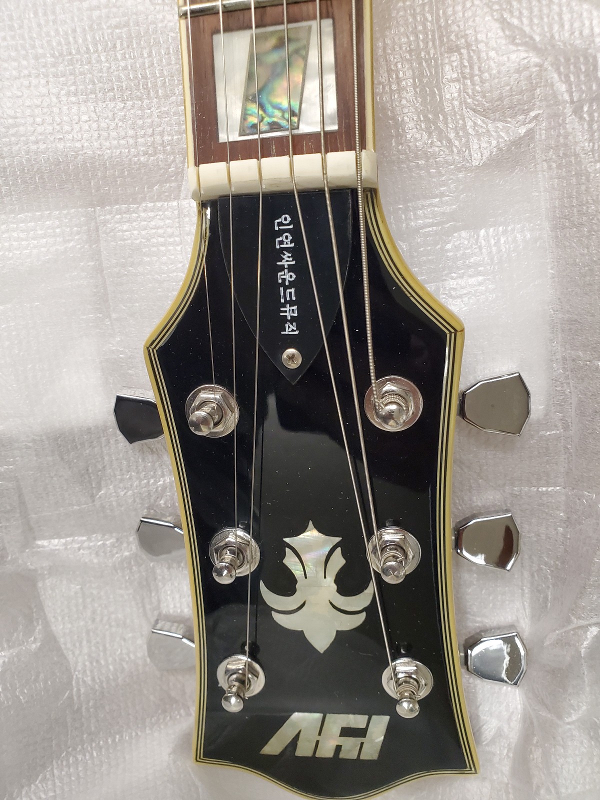 IYV-IJZ-300 TSB Jazz Solid hollow-Body Electric Guitar, Tobacco Sunburst