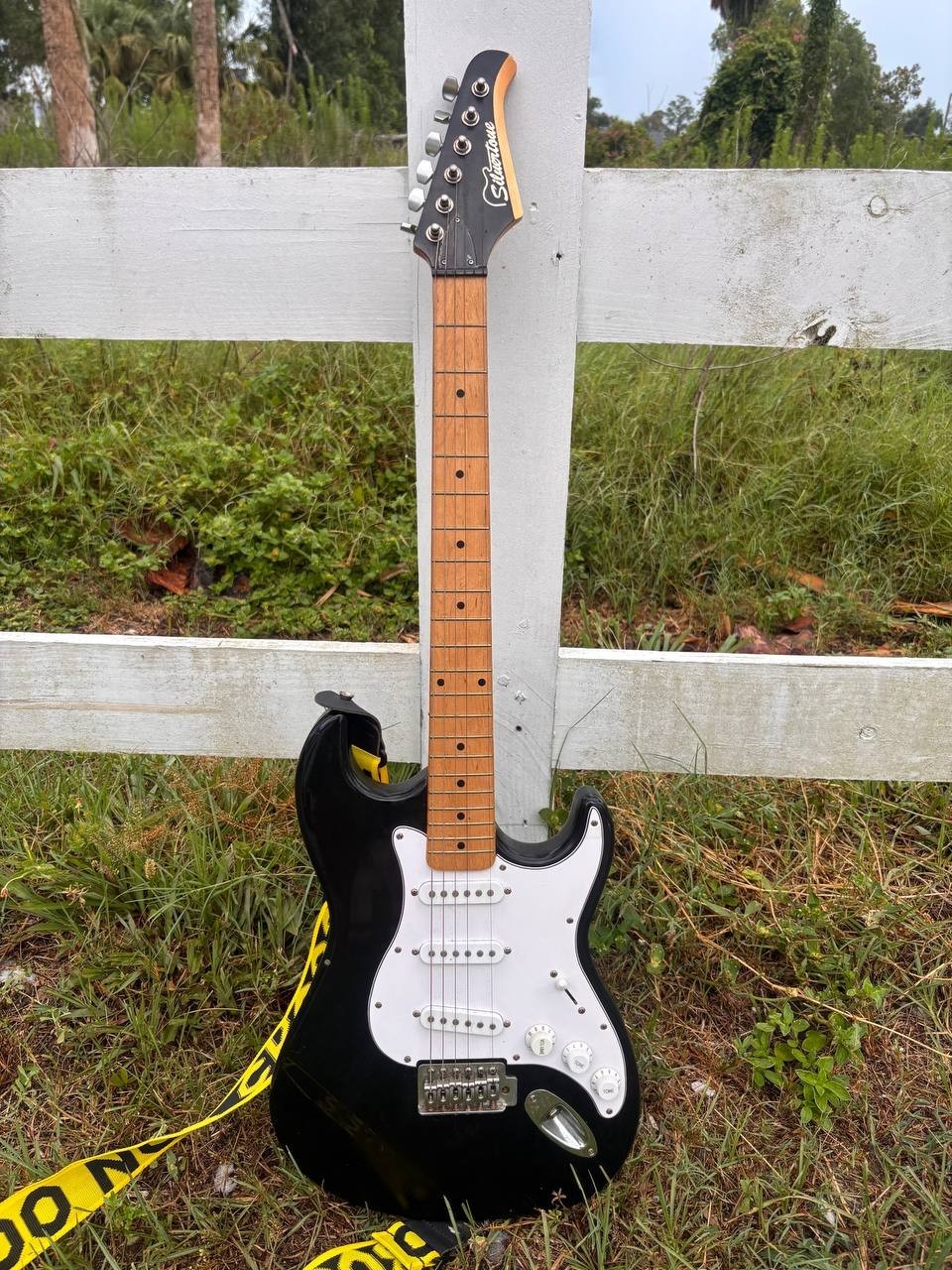 Silvertone SS11 Electric Guitar Missing One String Good Fast Shipping PH9