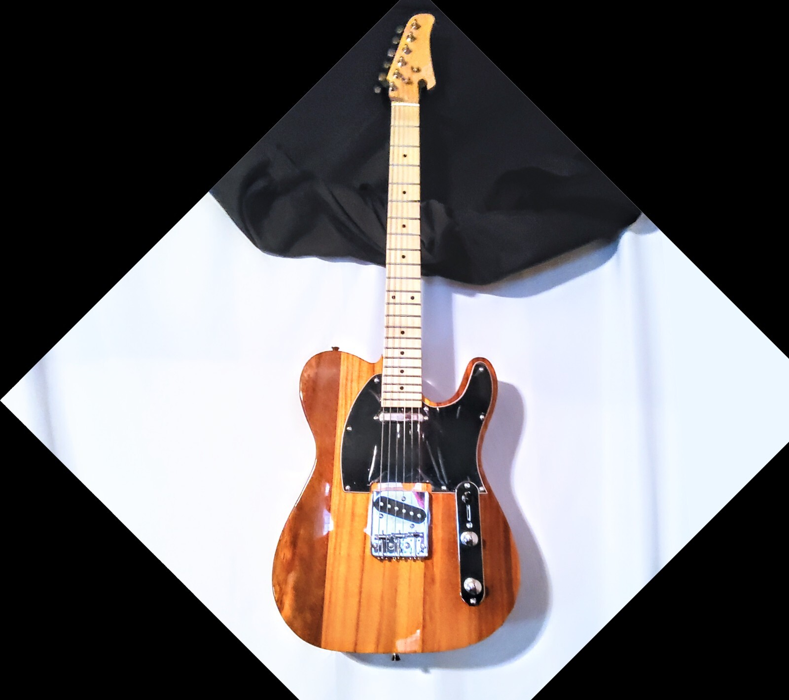 🎄NEW IN BOX!🎄T Style Electric Guitar +Soft Case +Strap +Cable +More!