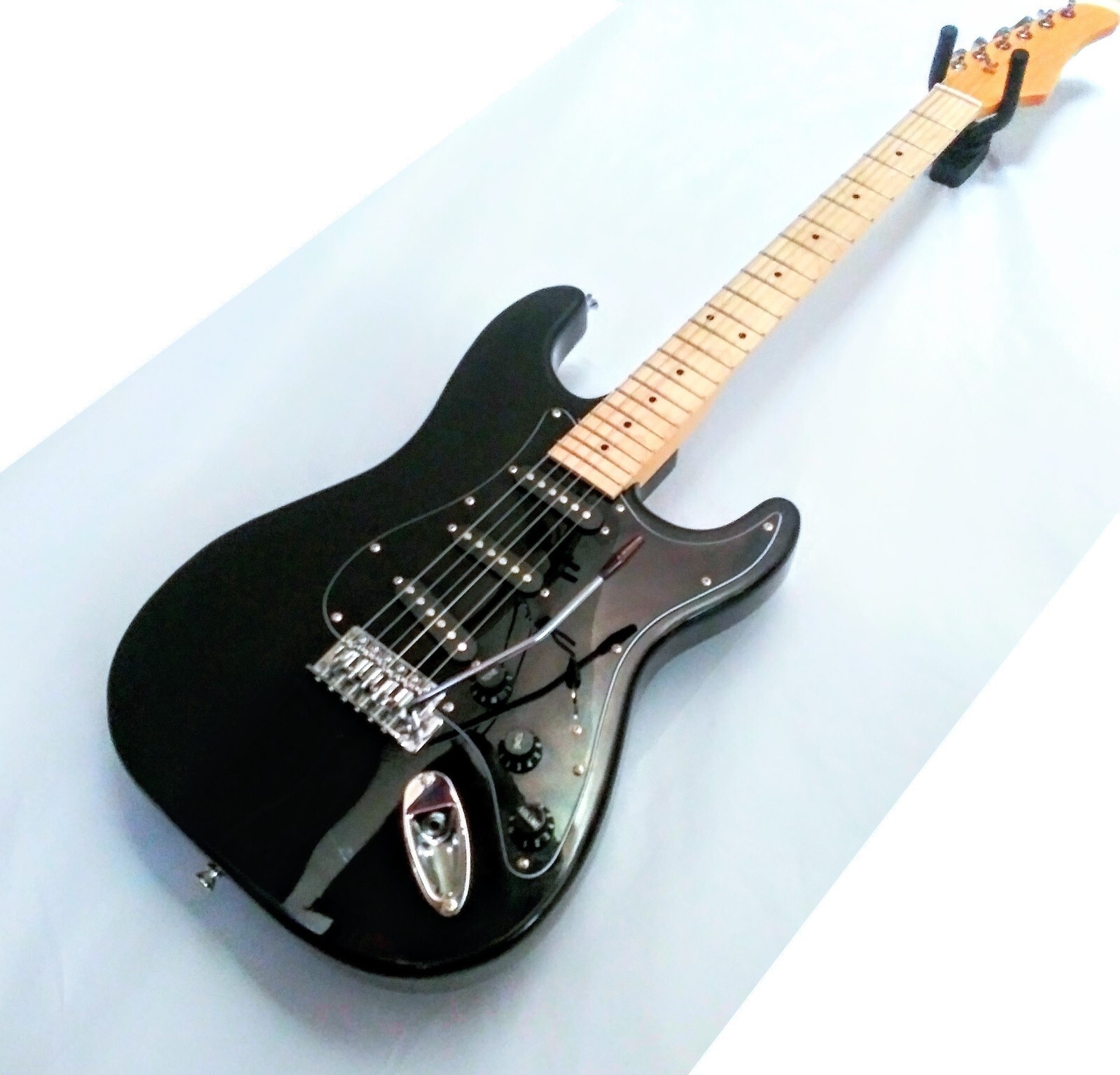 🎸FREE SHIPPING!🎸S Style Electric Guitar +Soft Case/Gig Bag +Whammy +Case/Bag!