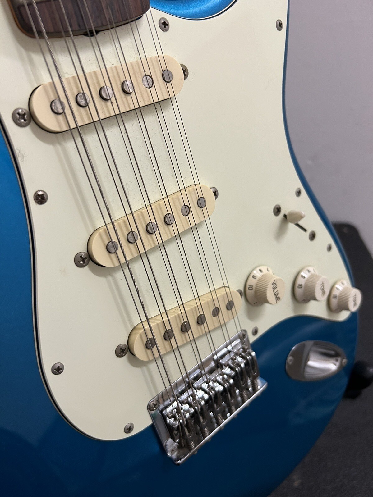 2003-2004 Fender Japan Stratocaster XII 12-String Electric Guitar LPBlue