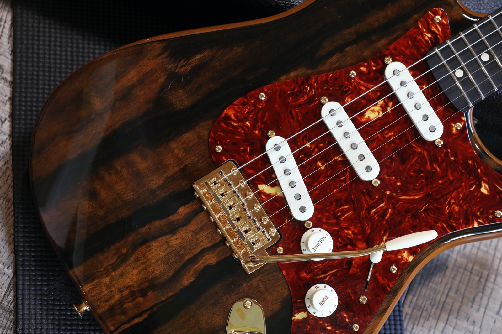 2020 Fender Custom Shop Artisan Pale Moon Stratocaseter Roasted Alder + COA OHSC