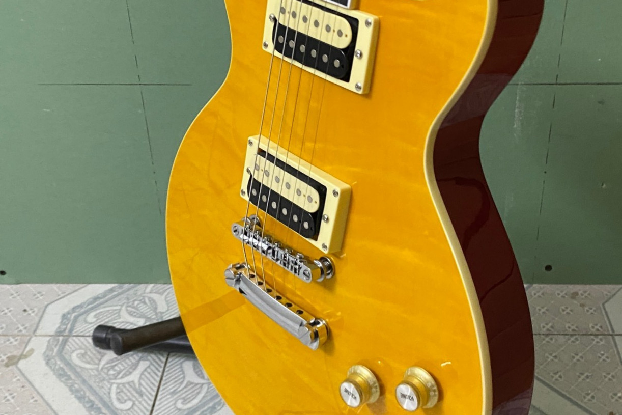 Solid Mahogany Electric Guitar Gloss Lemon Burst Flame Maple Top Zebra pickup