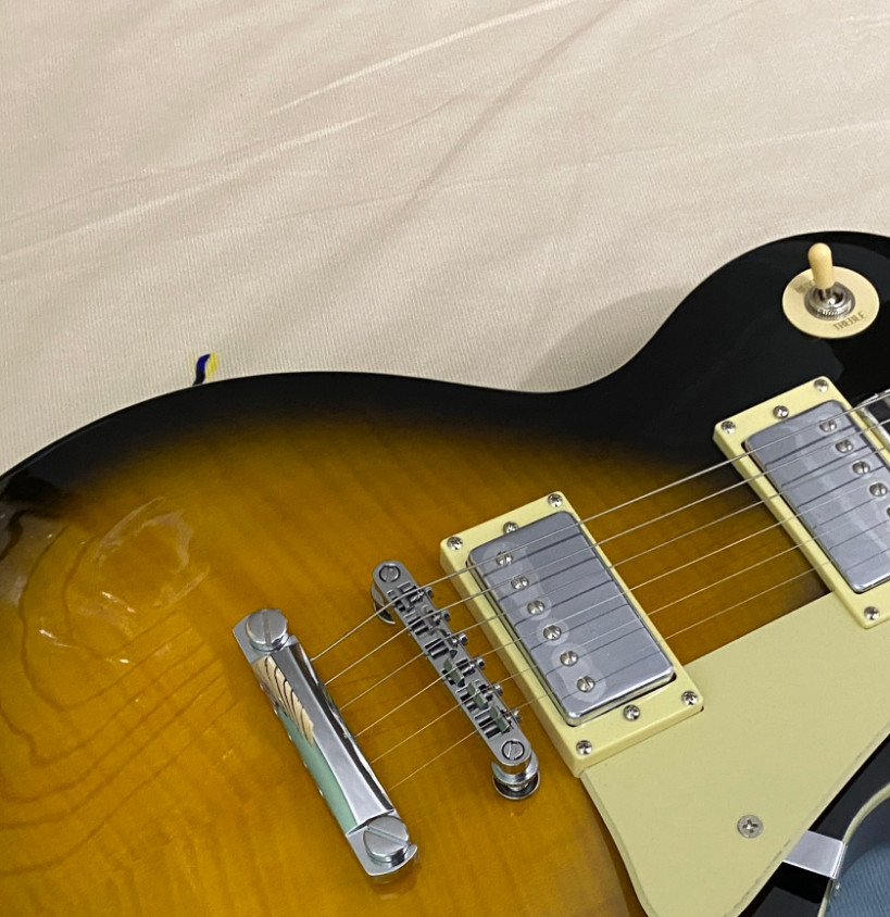 High Gloss Style Solid Electric Guitar Flamed Top Vintage Sunburst Finish