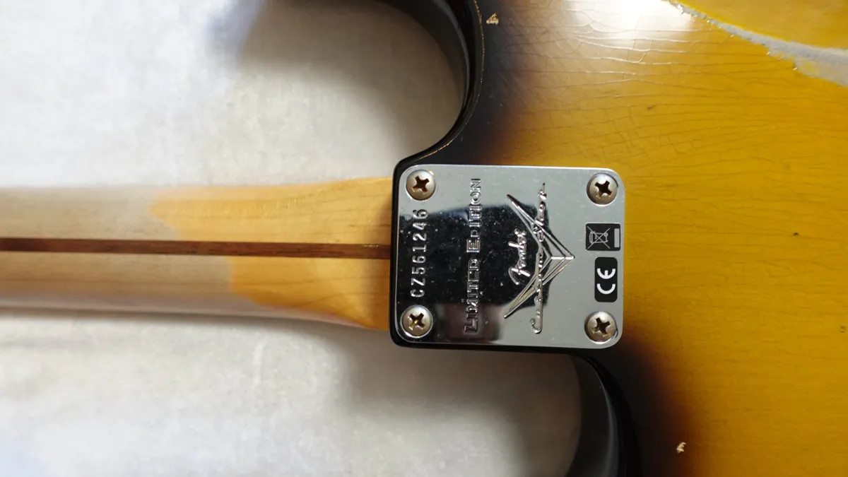 2005 Fender Custom Shop Relic Strat – 6 pounds