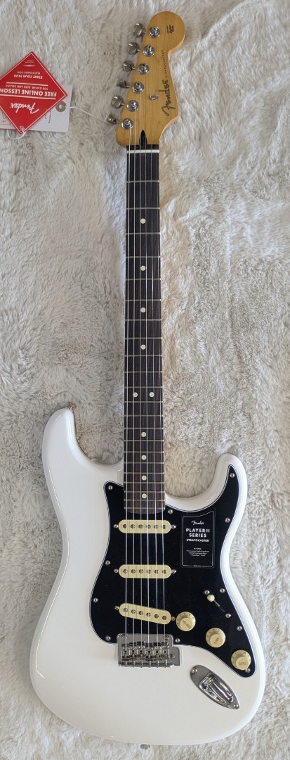 Fender Player II Stratocaster, Rosewood Fingerboard, Polar White Finish – MIM